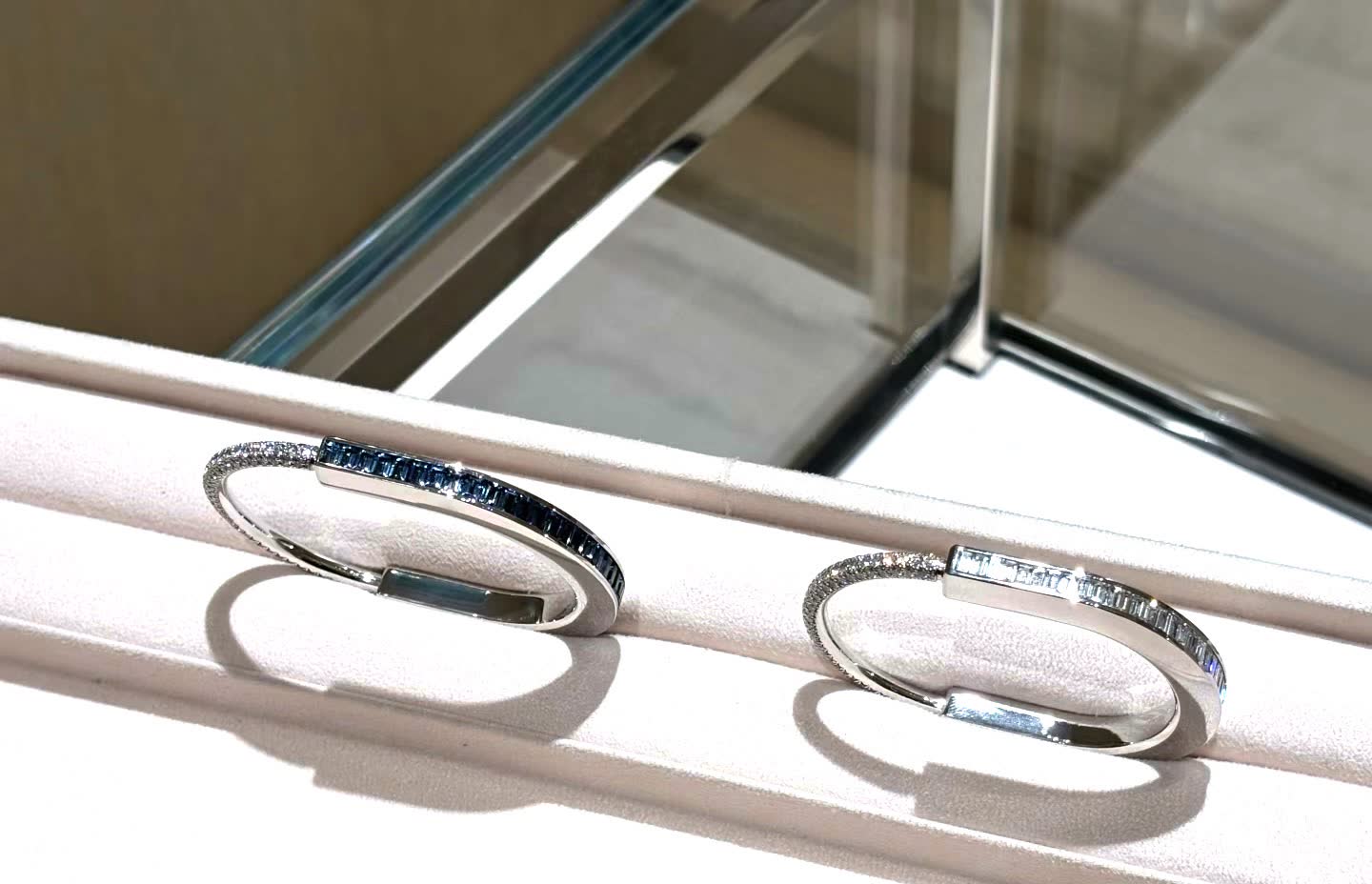 Tiffany & Co Elegant Blue Gemstone Bangle Bracelet